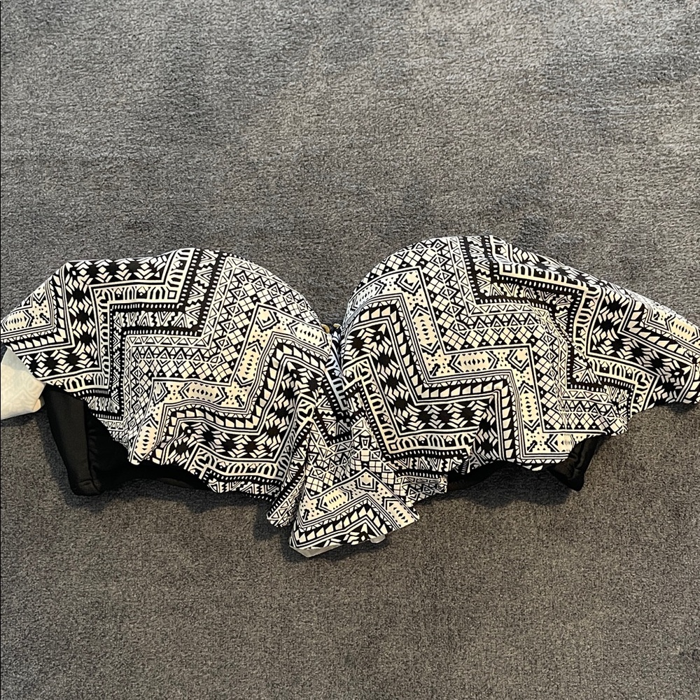 Black and White Patterned Strapless swim suit top